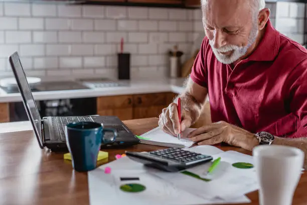 No deje que la edad influya en sus decisiones de inversión